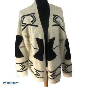BKE Boutique Fuzzy White & Black Aztec Sweater XL